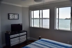 Waterfront House With Panoramic Views - Image 5