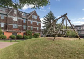 Large Two Bedroom resort steps from Long Wharf, Downtown Newport - Image 2