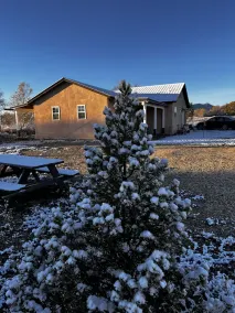 Quiet and cozy country home with mountain views in every direction. Sleeps 6 - Image 4