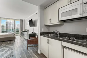 Newly Remodeled Studio at Miami Hotel - Parking included - Image 5