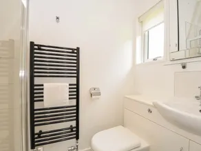 3 HORIZON VIEW, pet friendly, luxury holiday cottage in Dobwalls - Image 4