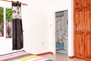 Large, holiday home on Beau Vallon - Image 5