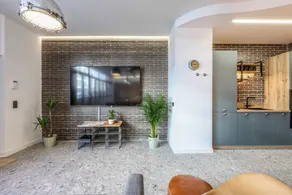 loft reformado de diseño de alquiler temporal - Image 2