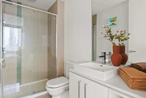 A 3BR with City Views Near Queen Victoria Market - Image 3