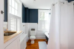 Großes, aktualisiertes Kapitänshaus in der Innenstadt mit 8 Schlafzimmern und 6,5 Bädern - Image 4