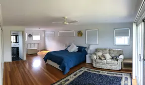 Maison 5 Chambres au Bord de l'Eau avec Piscine Chauffée - Image 4