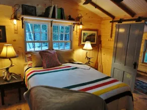 Classic Maine Lake Cottage, 25ft from lake shore! - Image 4