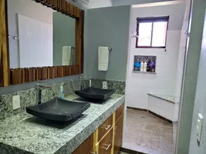 Bella 2 camere da letto, oltre a un letto a soppalco matrimoniale, 2. 5 bagni, piscina privata e cortile - Image 4
