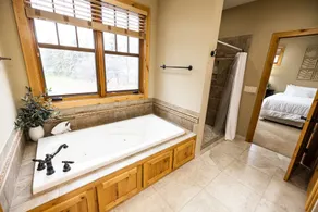Beautiful Lake House with Private Beach, Large Yard - Great for Families - Image 4