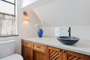 Luxe vivant au coeur du centre-ville! 2 BR / 2. 5 BA ensoleillé, unité face à la montagne offre des vues à couper le souffle - Image 3