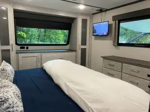 Luxury RV get away near Kport - Image 5