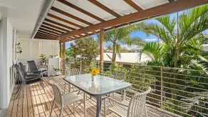 Easy Style Holiday Accommodation Across the Road from the Beach - Image 5