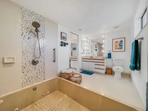 \"I GODE SPIRITS\" ~ Waterfront Condo w / Wrap-Around balkong & Community Pool! - Image 4