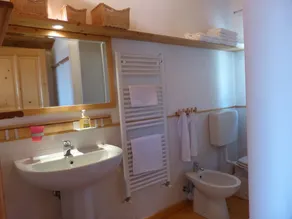 is a small apartment recently restored. Ideal for a couple. - Image 2