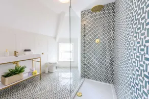 Stylish en-suite Boutique Apartment 8min to centre for 4 - Image 2