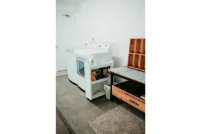 Double Diamond Rentals - Modern Home For Travelers - Image 2