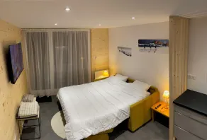 Alpe d'Huez 4-person apartment at the foot of the slopes, 150m from the ski lifts - Image 3