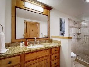 Hangseite 2BR / 1BA - 5 Minuten zu Fuß oder mit dem Auto zu den Aufzügen und zur Straßenbahn - 2. Etage - Whirlpool - Image 3