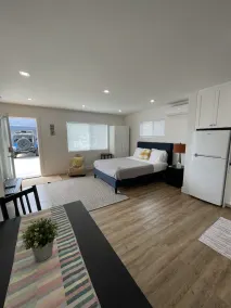 30’ From Sand- Studio Full Bath/Kitchen/In-Unit Laundry & Garage - Image 5