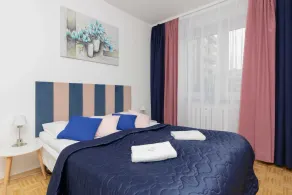 Spacious Apartment | 2 Bedrooms, Balcony, Workspace - Image 5