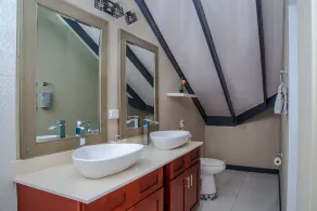 2Bdrm, Fully A/C, King Bed, Free Wifi, Walking distance from Devon House - Image 4