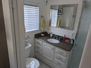 Cozy Home Centrally Located in LA's South Bay area - Image 2