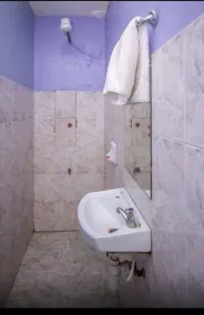 East Gate Hotel - Image 2