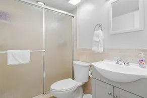 A102 Parfait condo 2/2! Emplacement fantastique en bord de mer juste à côté de Flagler Ave! - Image 2