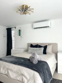 Luxury 5 Bedroom Home, 3 Minute Walk from the Beach - Image 4
