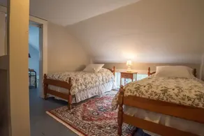 Entire 3 Bedroom Cottage with lots of outdoor space 20 min to Brattleboro - Image 4