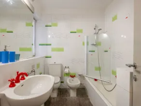 Beautiful private villa for 4 people with patio - Image 2