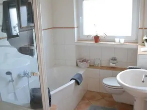 Apartment Thull - 4-bed apartment with shower and bath/WC - Image 3