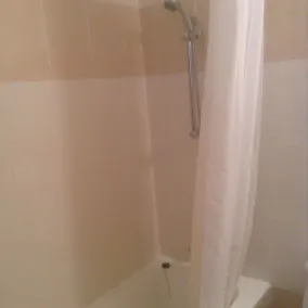 Luxury 1 bedroom apartment (sleeps 4) with shared pool - Image 3