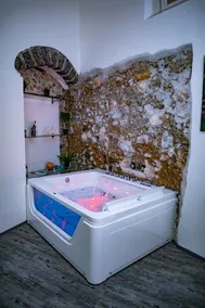Salerno City Center, 100 meters from the sea, artistic lighting, hot tub. PERFECT - Image 2