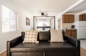 Central Apartment w/ full washer and dryer - Image 5