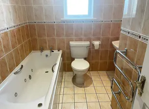 Ballycotton Holiday Apartment No 6 by Trident Holiday Homes - Image 5