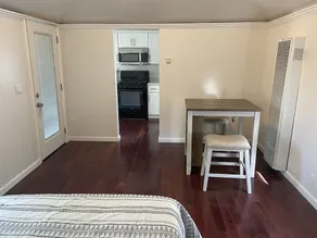 Furnished North Berkeley pet-friendly cottage in the center of it all - Image 5