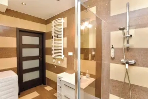 Rodzinny apartament dla sześciu osób z parkingiem prywatnym - Image 5