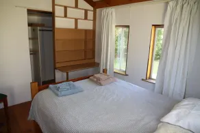 Eagle Point Lakeside Cottage - Image 3