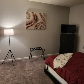 Stylish and Spacious, close to the Hospital. - Image 4