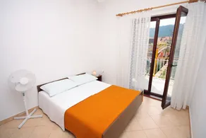 1-Zimmer-Ferienwohnung mit Terrasse Grebastica, Sibenik (A-4867-c) - Image 4