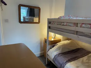 Apartment close to Pavilion gardens - Image 4