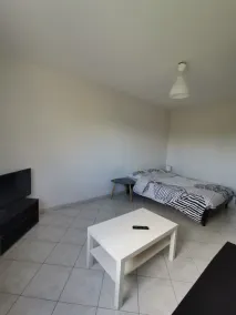 Charmantes 1 Zimmer, Küche, Bad von 35 m2 in sehr ruhiger Residenz. - Image 2