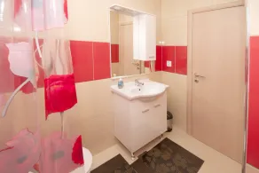Apartamento en Seget Donji con terraza - Image 4