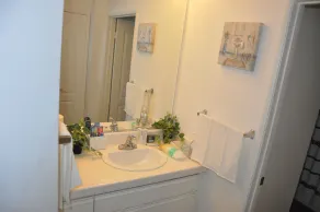 Peaceful 1-Bedroom Oasis by the Ocean · Free Parking · Pool · Gym · Hot Tub - Image 2