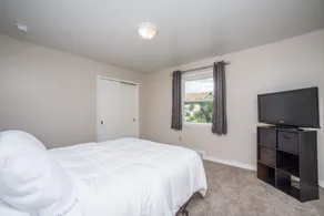 ⭐️Newly Renovated Perfect 4 Business and Leisure $5 Express to Steeler Game - Image 4