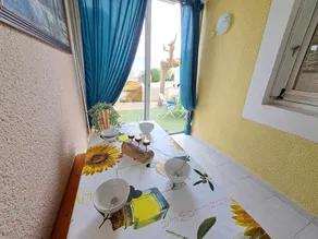 Beachfront Cozy 2-Room Apartment with Private Garden & Parking - Image 5