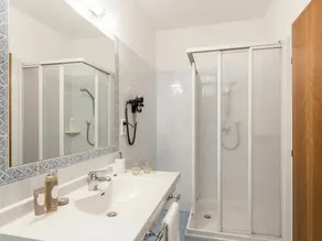 Bellissimo appartamento con WIFI, piscina, vasca idromassaggio, A/C, TV, balcone e animali ammessi - Image 5