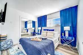 Parking - King Bed - Water Front - Palm Wave Says - Image 2