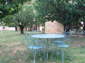 Les Mûriers: 55m2 gite for 2/4 people in a quiet location overlooking the Luberon and vineyards - Image 5